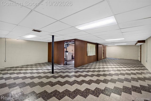 6056 Pinetree Drive, Shelby Charter Township, MI 48316