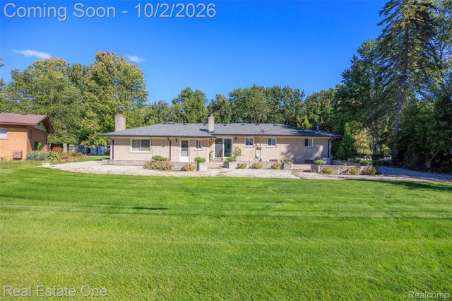 6056 Pinetree Drive, Shelby Charter Township, MI 48316