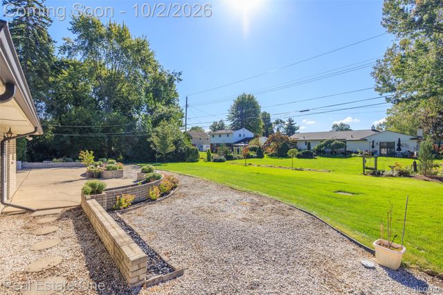 6056 Pinetree Drive, Shelby Charter Township, MI 48316