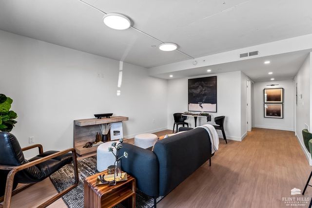 1700 N Manhattan Ave Apt 102, Manhattan, KS 66502