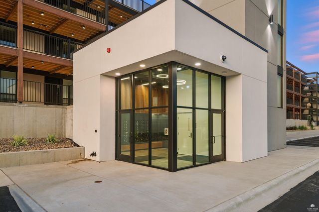 1700 N Manhattan Ave Apt 102, Manhattan, KS 66502