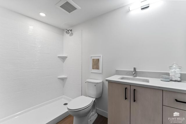 1700 N Manhattan Ave Apt 102, Manhattan, KS 66502