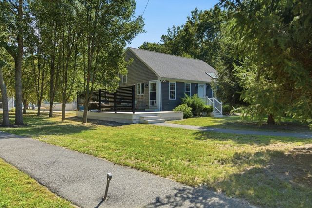 1 Fellowship Cir, Wareham, MA 02576