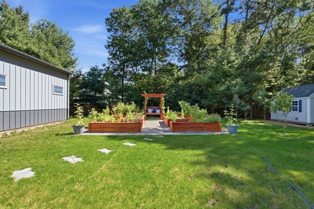 1 Fellowship Cir, Wareham, MA 02576