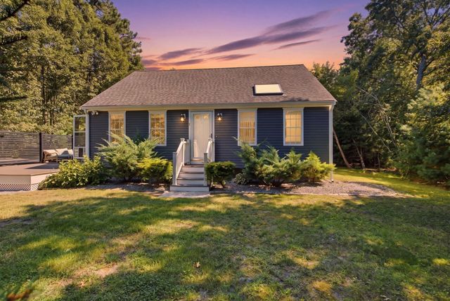 1 Fellowship Cir, Wareham, MA 02576