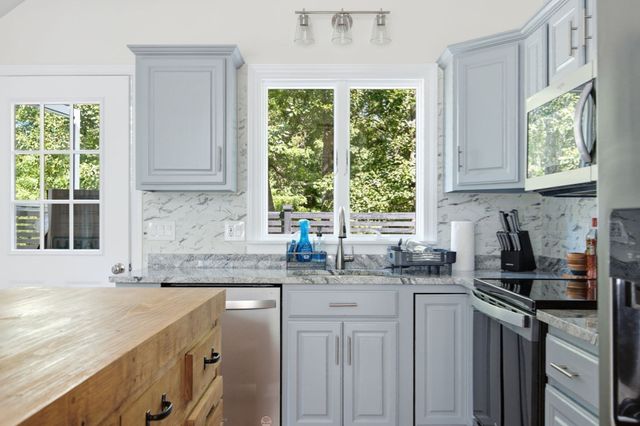 1 Fellowship Cir, Wareham, MA 02576