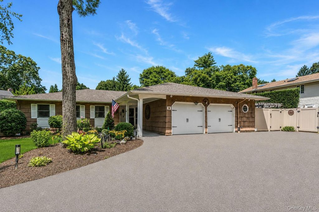 189 Lodge Avenue, Huntington Station, NY 11746 — photo 2