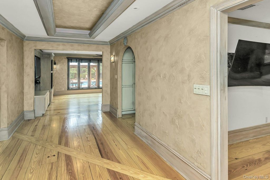 189 Lodge Avenue, Huntington Station, NY 11746 — photo 3