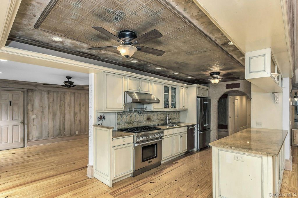 189 Lodge Avenue, Huntington Station, NY 11746 — photo 4