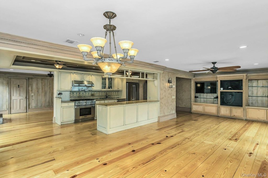 189 Lodge Avenue, Huntington Station, NY 11746 — photo 5
