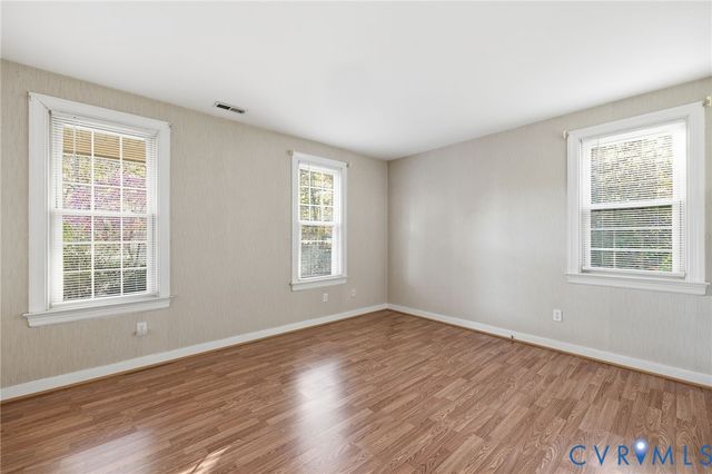 1910 Chinchilla Dr, Sandston, VA 23150