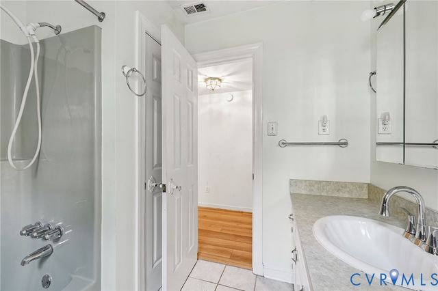 1910 Chinchilla Dr, Sandston, VA 23150