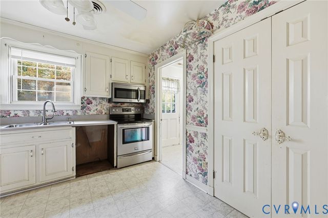 1910 Chinchilla Dr, Sandston, VA 23150