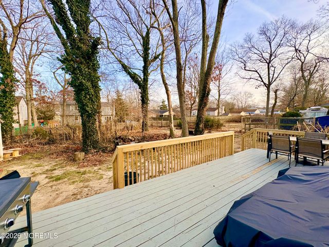 25 Chain Boulevard, Bayville, NJ 08721