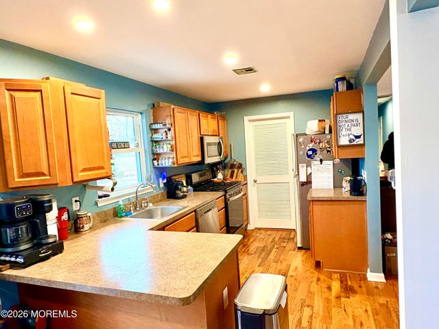 25 Chain Boulevard, Bayville, NJ 08721