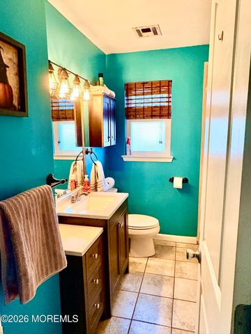 25 Chain Boulevard, Bayville, NJ 08721