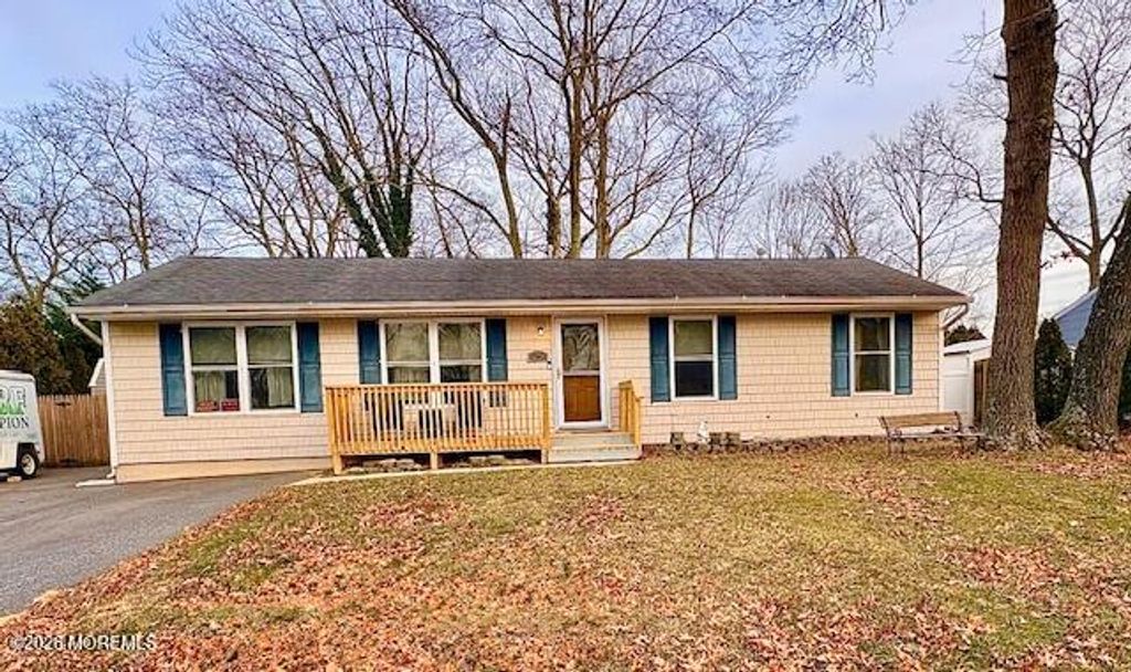 25 Chain Boulevard, Bayville, NJ 08721