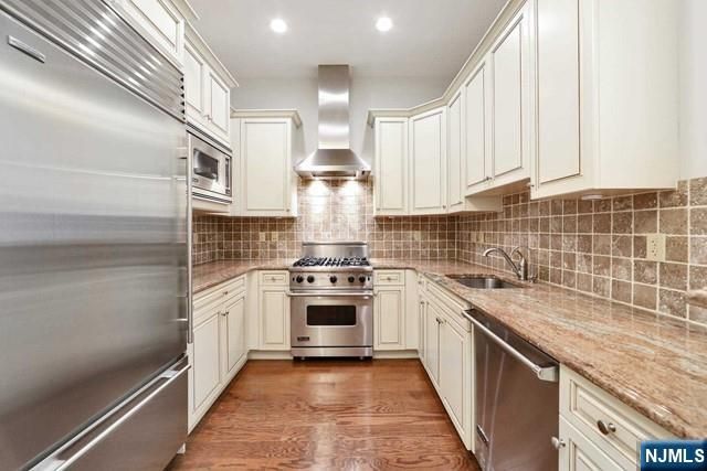 2315 The Plaza 2315, Tenafly, NJ 07670