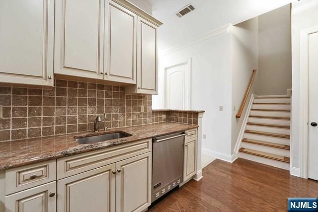 2315 The Plaza 2315, Tenafly, NJ 07670
