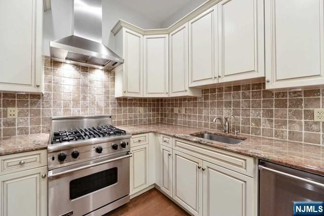 2315 The Plaza 2315, Tenafly, NJ 07670