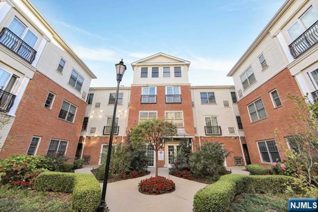 2315 The Plaza 2315, Tenafly, NJ 07670