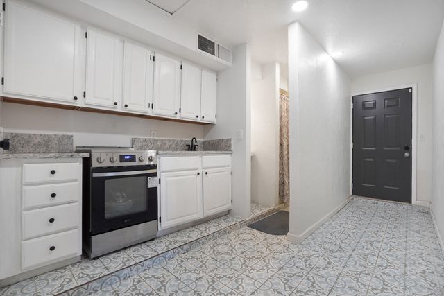 2717 Los Tretos Street NW, Albuquerque, NM 87120