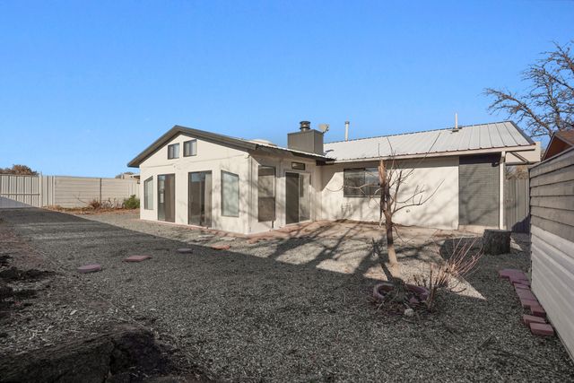 2717 Los Tretos Street NW, Albuquerque, NM 87120