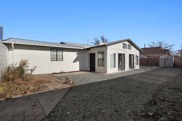 2717 Los Tretos Street NW, Albuquerque, NM 87120