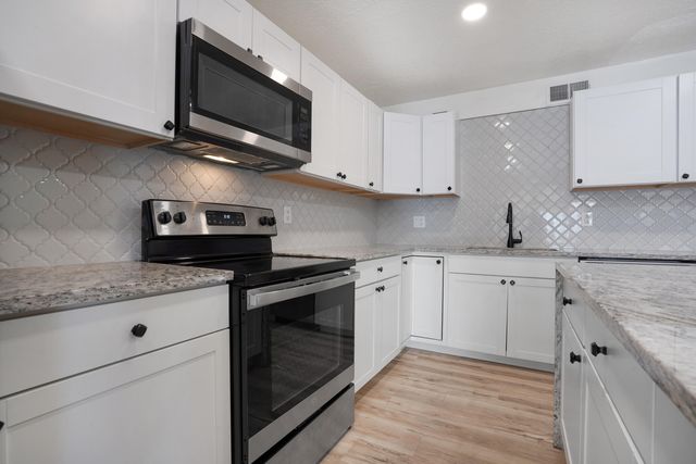 2717 Los Tretos Street NW, Albuquerque, NM 87120