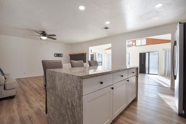 2717 Los Tretos Street NW, Albuquerque, NM 87120