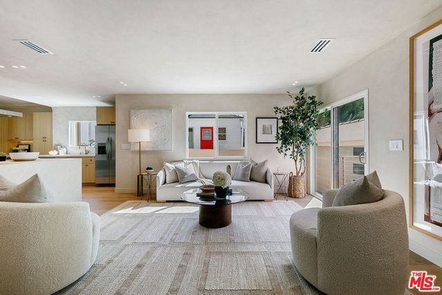 440 W Fairview Boulevard, Inglewood, CA 90302