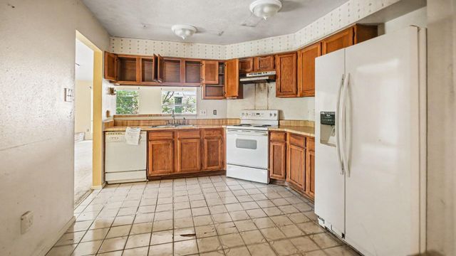 131 Meadow Bend Street, League City, TX 77573