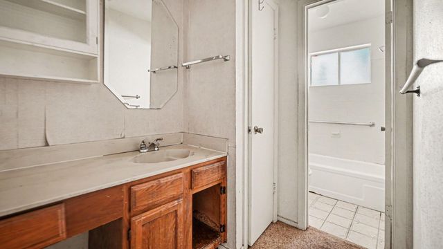 131 Meadow Bend Street, League City, TX 77573