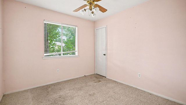 131 Meadow Bend Street, League City, TX 77573