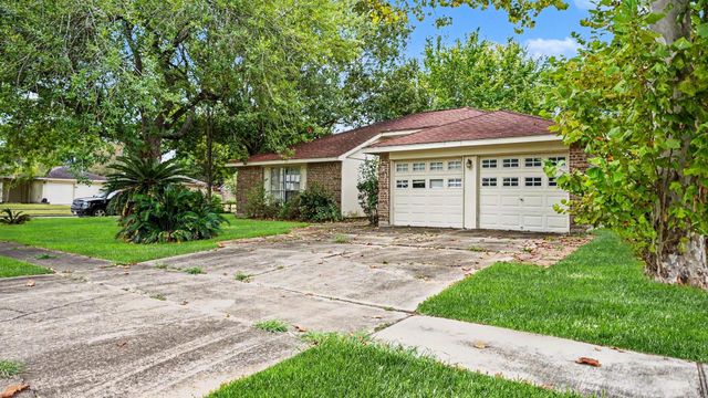 131 Meadow Bend Street, League City, TX 77573
