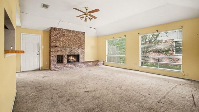 131 Meadow Bend Street, League City, TX 77573