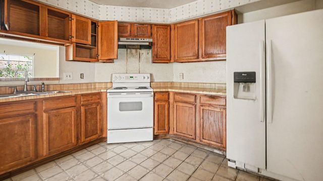 131 Meadow Bend Street, League City, TX 77573