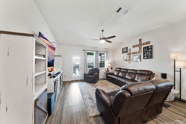4827 NIGHT HERDER, St Hedwig, TX 78152