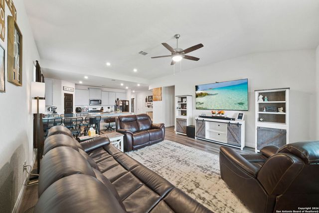 4827 NIGHT HERDER, St Hedwig, TX 78152