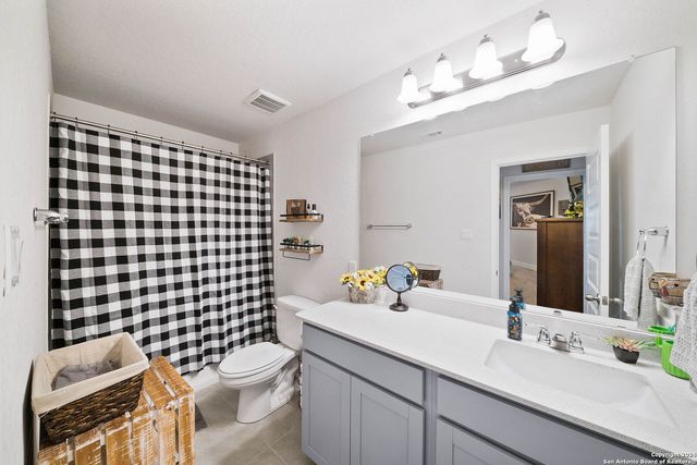 4827 NIGHT HERDER, St Hedwig, TX 78152