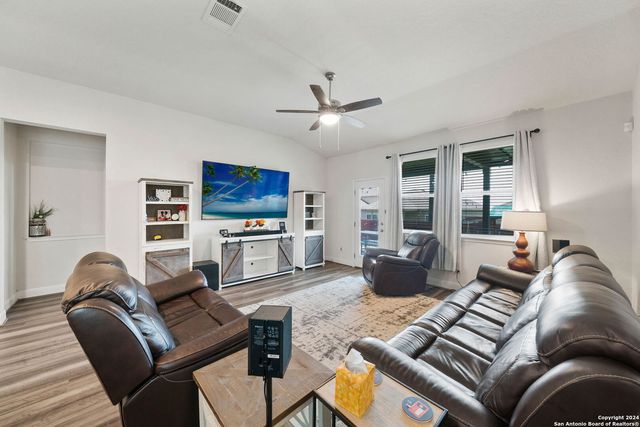 4827 NIGHT HERDER, St Hedwig, TX 78152