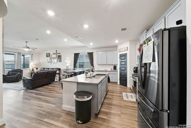 4827 NIGHT HERDER, St Hedwig, TX 78152