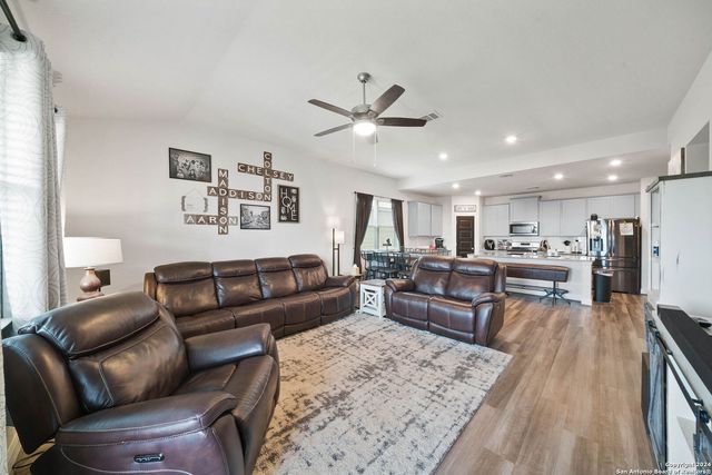 4827 NIGHT HERDER, St Hedwig, TX 78152