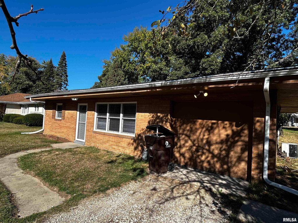 2819 WESTPORT Road, Peoria, IL 61615