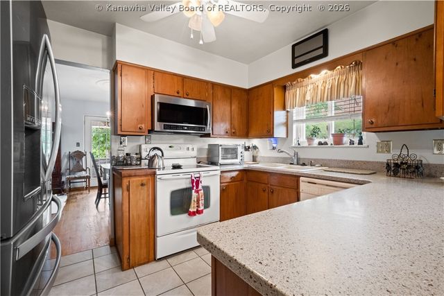 100 Anderson Drive, Dunbar, WV 25064