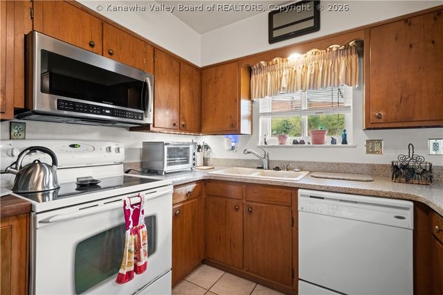100 Anderson Drive, Dunbar, WV 25064