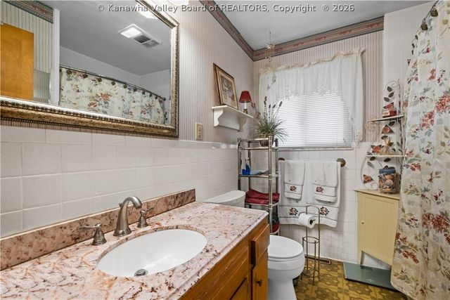 100 Anderson Drive, Dunbar, WV 25064