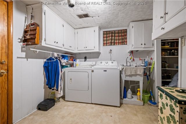 100 Anderson Drive, Dunbar, WV 25064