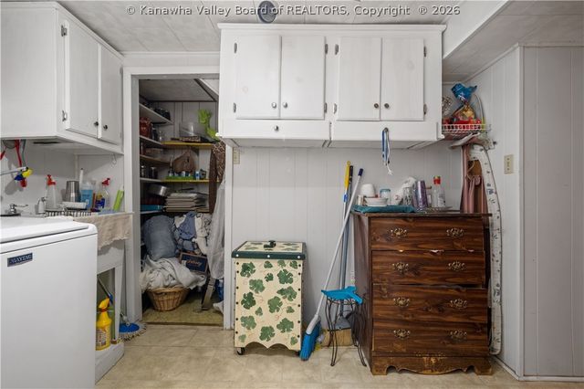 100 Anderson Drive, Dunbar, WV 25064