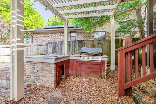 2251 Oxford Dr, Pensacola, FL 32503